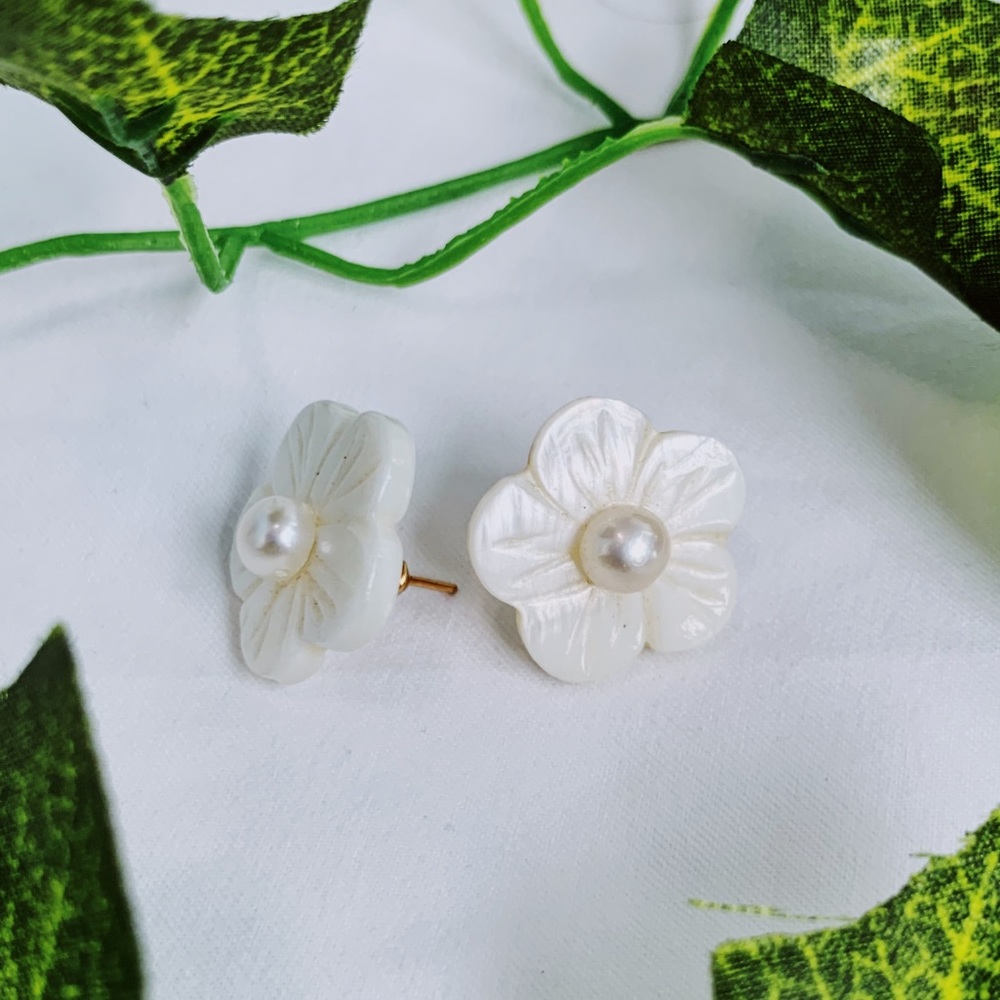 Pearl Flower Earings